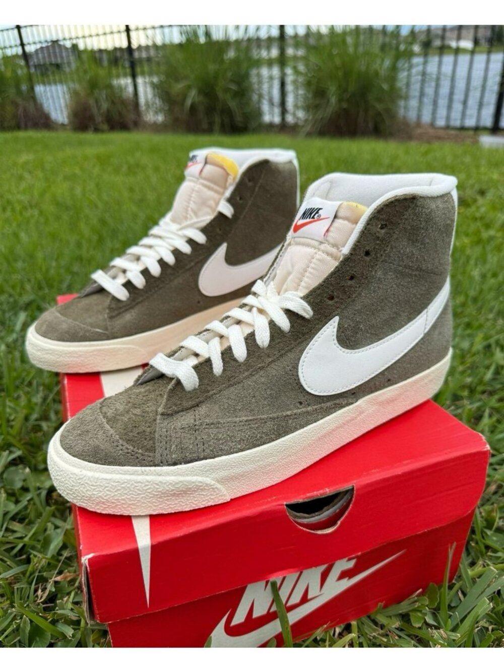 * 8.5  MEN'S NIKE BLAZER MID 77 VINTAGE MEDIUM OLIVE / SAIL DV7006-201
